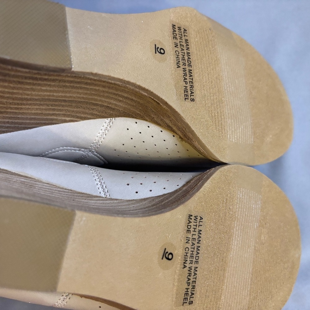 DV by Dolce Vita Beige Ankle Booties with Perforated Design Sz 9 - Picture 6 of 6